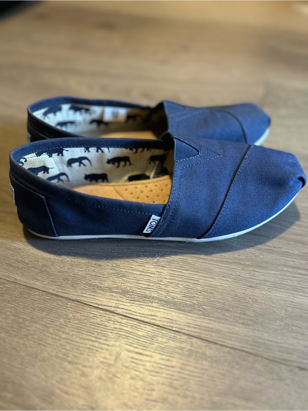 EUC Toms Navy Canvas Classics - Picture 10 of 15